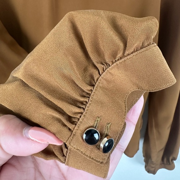Aritzia Babaton Joel 100% Silk Blouse in Camel Brown Size Medium - Picture 10 of 11